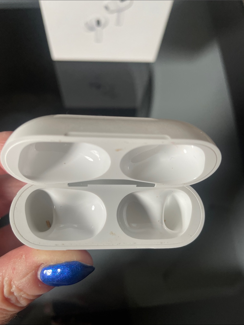 Apple AirPods Pro with White Charging Case and Cable - Picture 3 of 9
